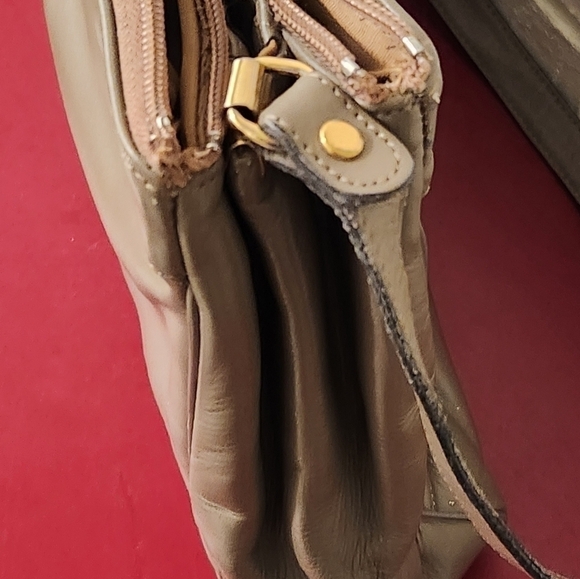 Etienne Aigner Brown Vintage Bag with Adjustable Strap and Zipper Closure - Picture 13 of 15